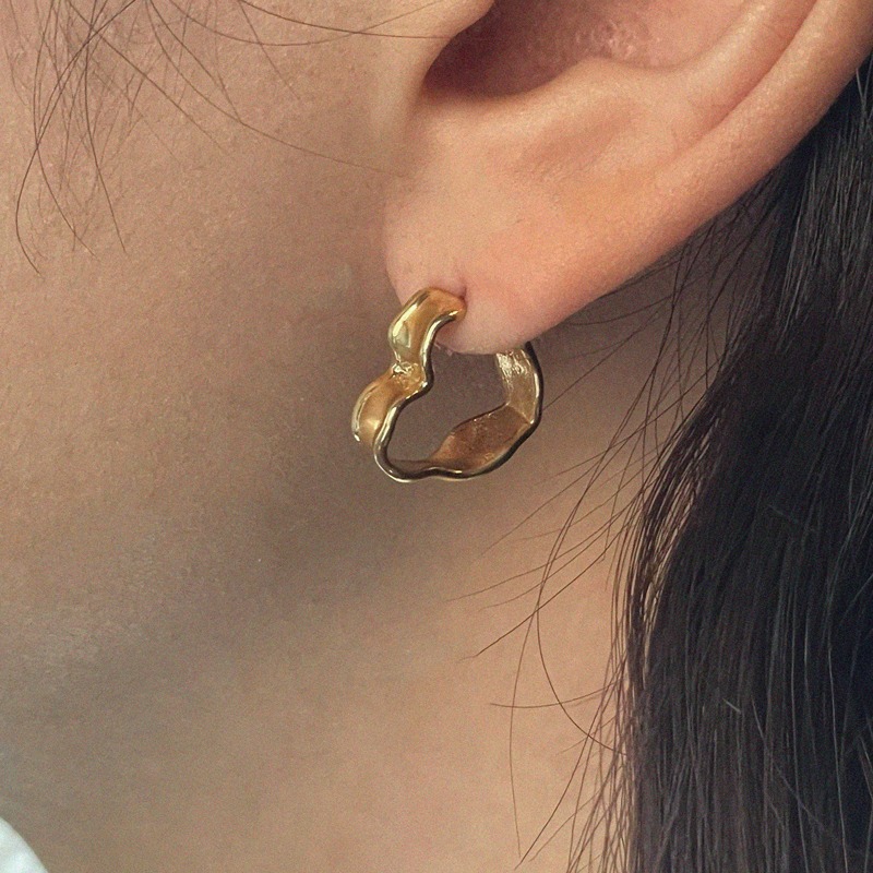 [자사몰 전용] silver925 ugly heart earring