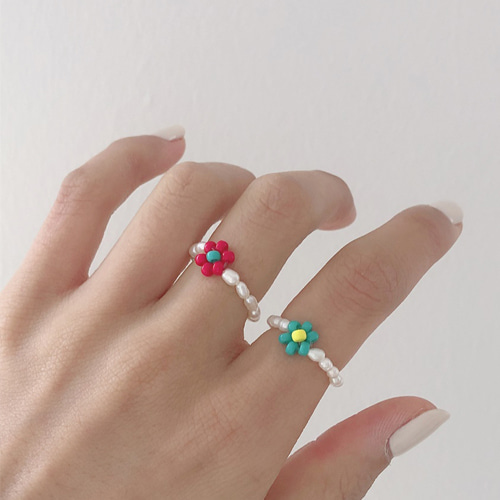 Beads flower ring