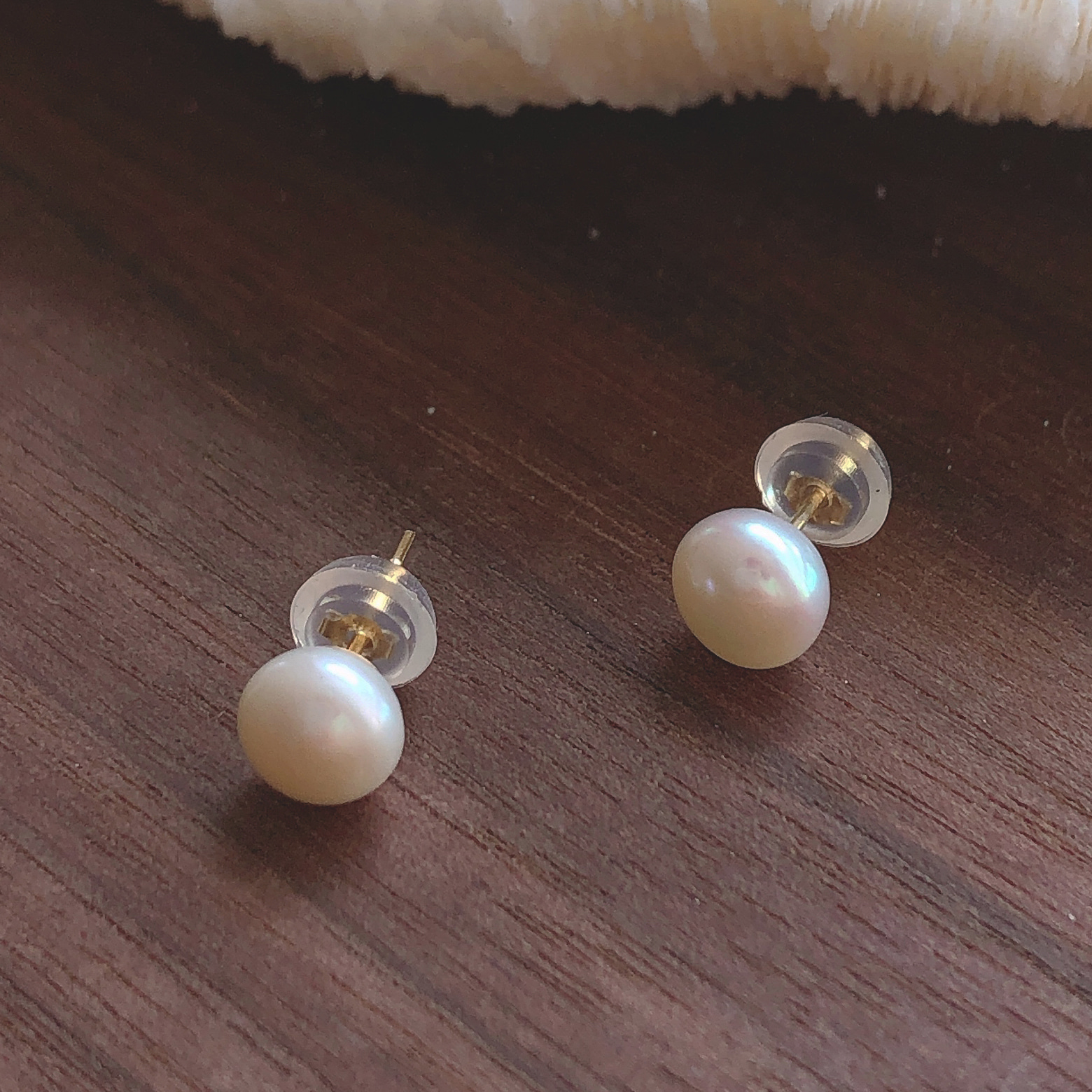 14k 6mm pearl earring